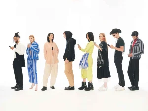 เสื้อผ้างานป้ายขายส่ง