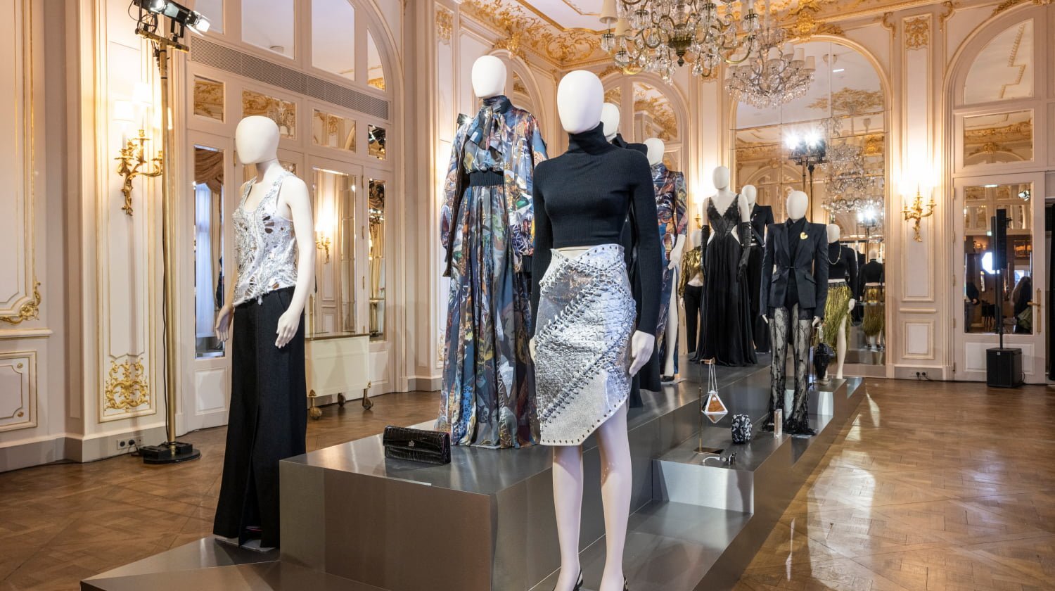 เสื้อผ้างานป้ายไทย